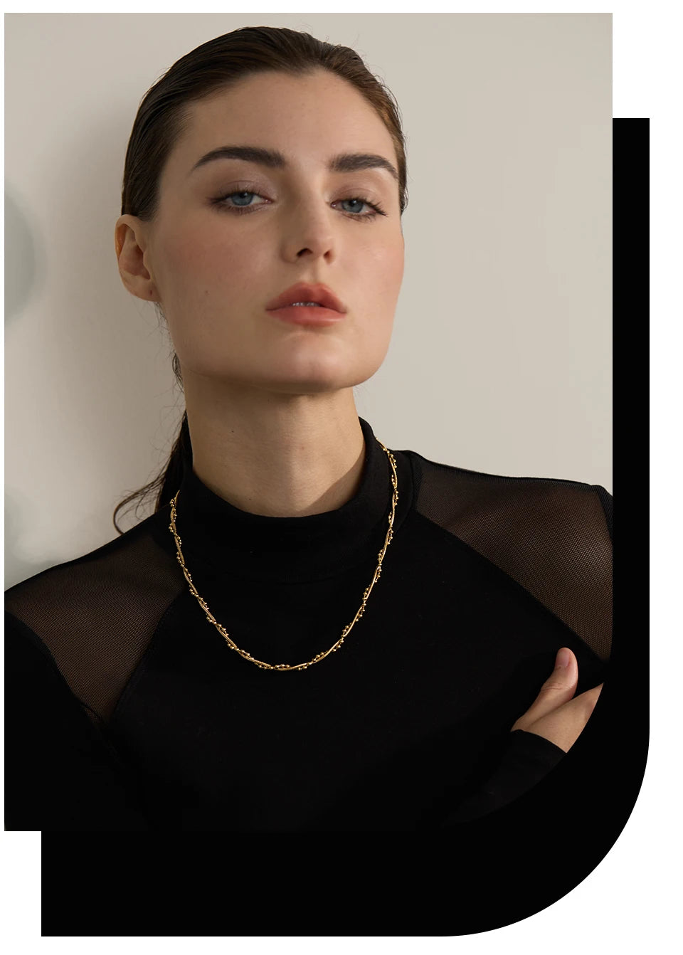 Geometric chain necklace in gold-plated stainless steel.