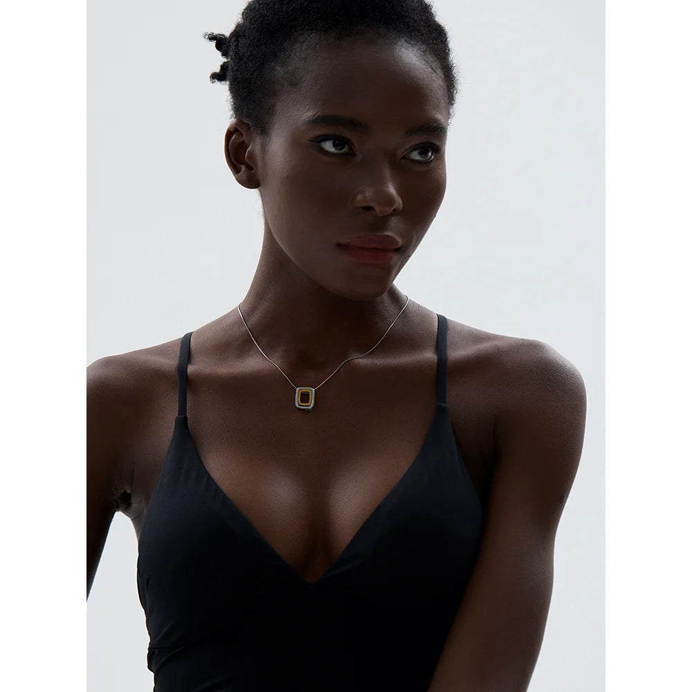 Geometric layered necklace in gold-plated 316L stainless steel.
