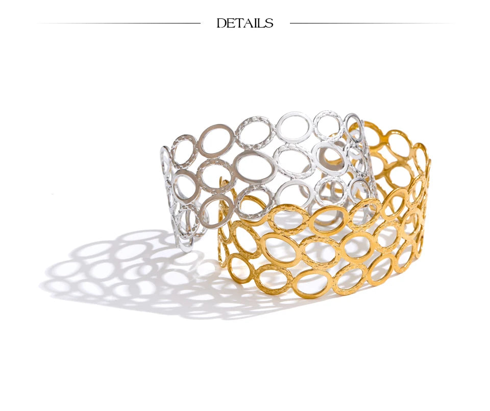 Geometric bracelet in gold-plated stainless steel.