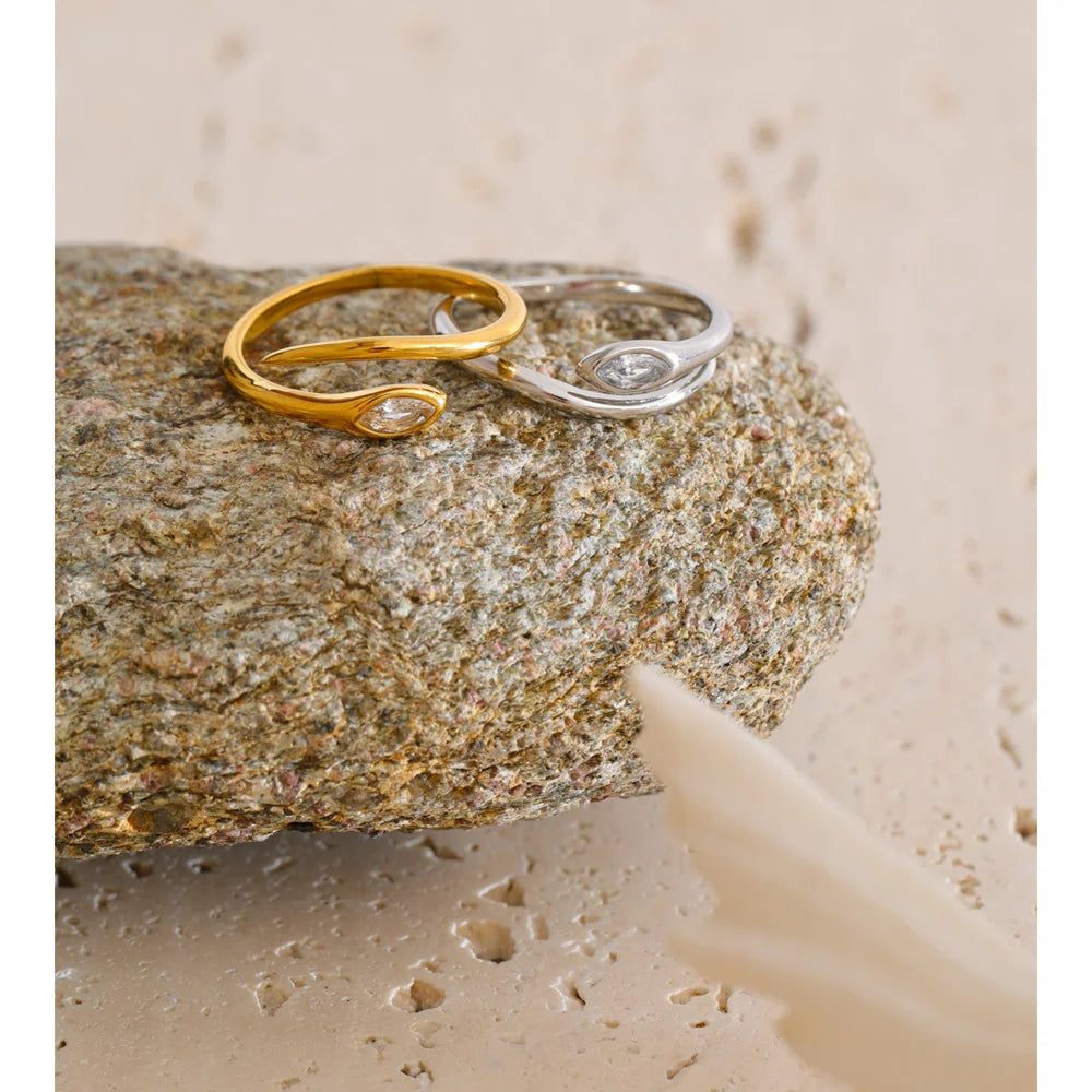 Cubic zirconia snake geometric ring in 18K gold-plated stainless steel with cubic zirconia.