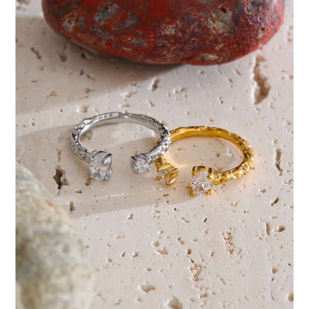 Cubic zirconia geometric ring in 18K gold-plated stainless steel with cubic zirconia.