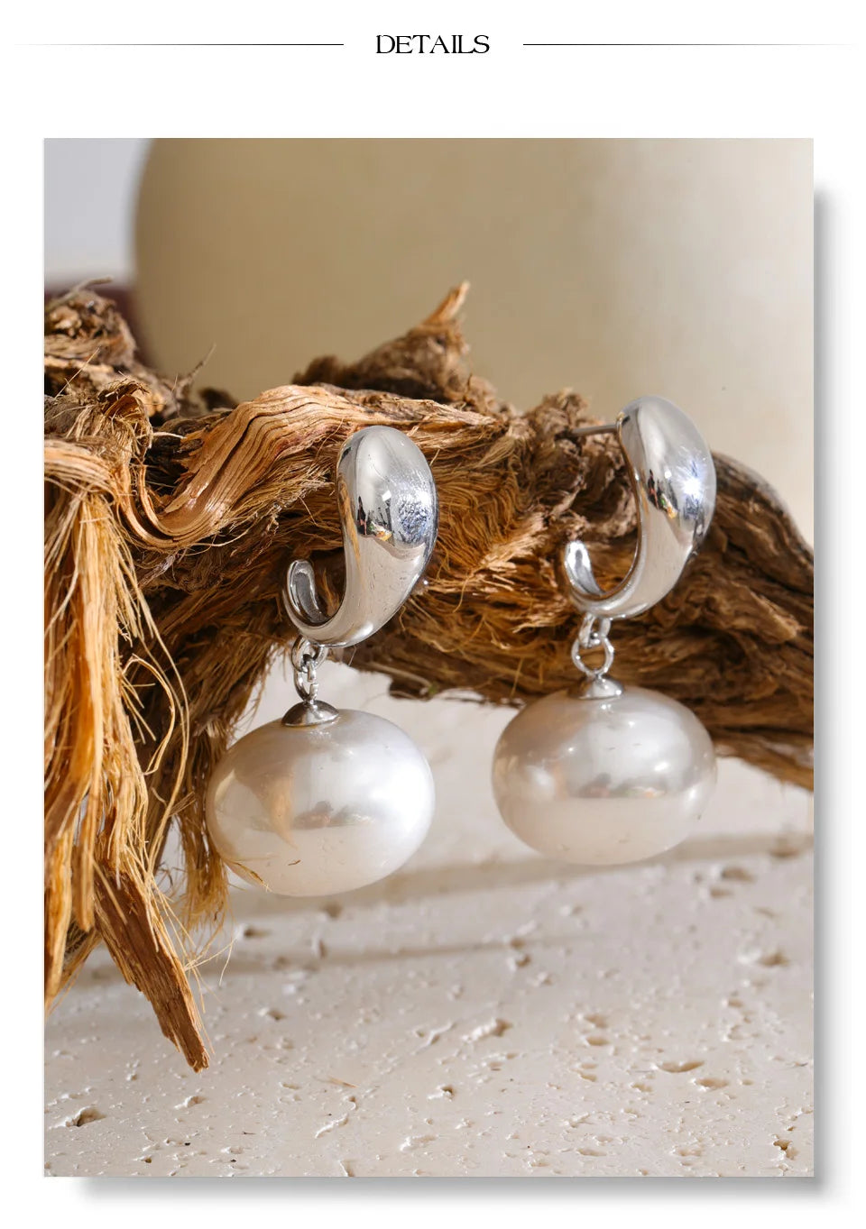 Pearl geometric earrings in gold-plated stainless steel with pearl.