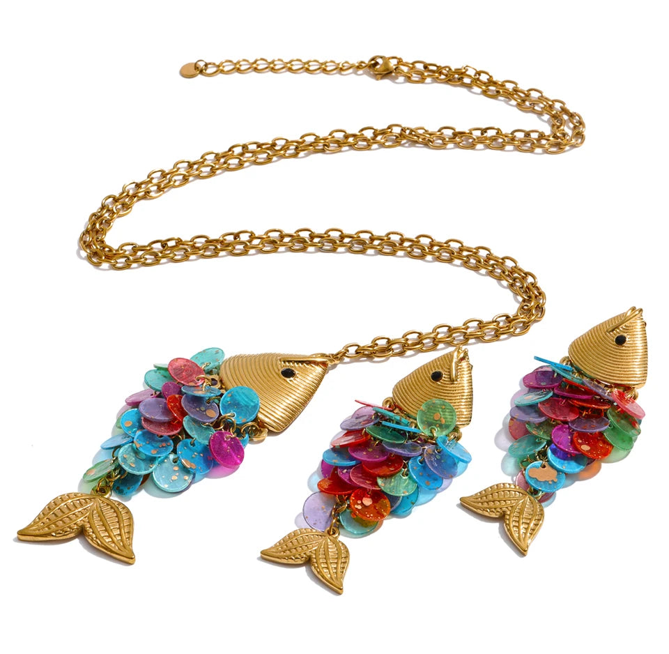 Resin multi-color geometric earrings in gold-plated stainless steel with resin.