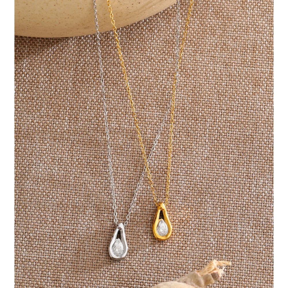 Cubic zirconia geometric necklace in gold-plated stainless steel with cubic zirconia.