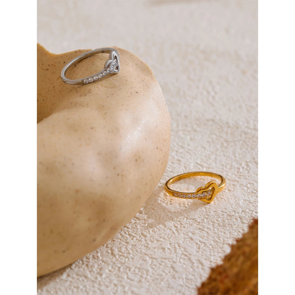 Cubic zirconia heart cross ring in 18K gold-plated stainless steel with cubic zirconia.