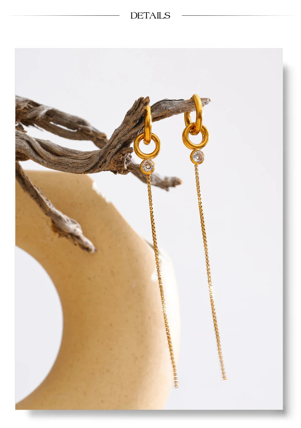 Geometric chain earrings in gold-plated stainless steel.