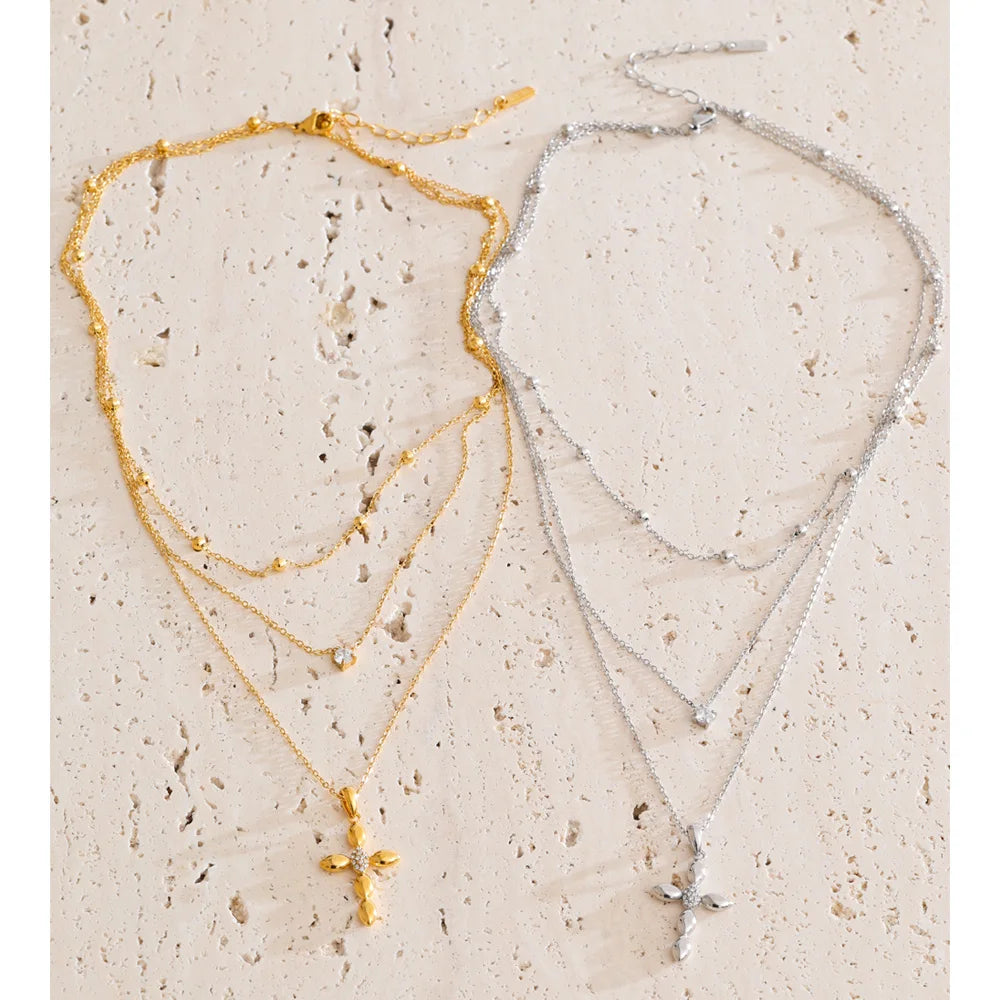 Cubic zirconia cross chain necklace in gold-plated stainless steel with cubic zirconia.
