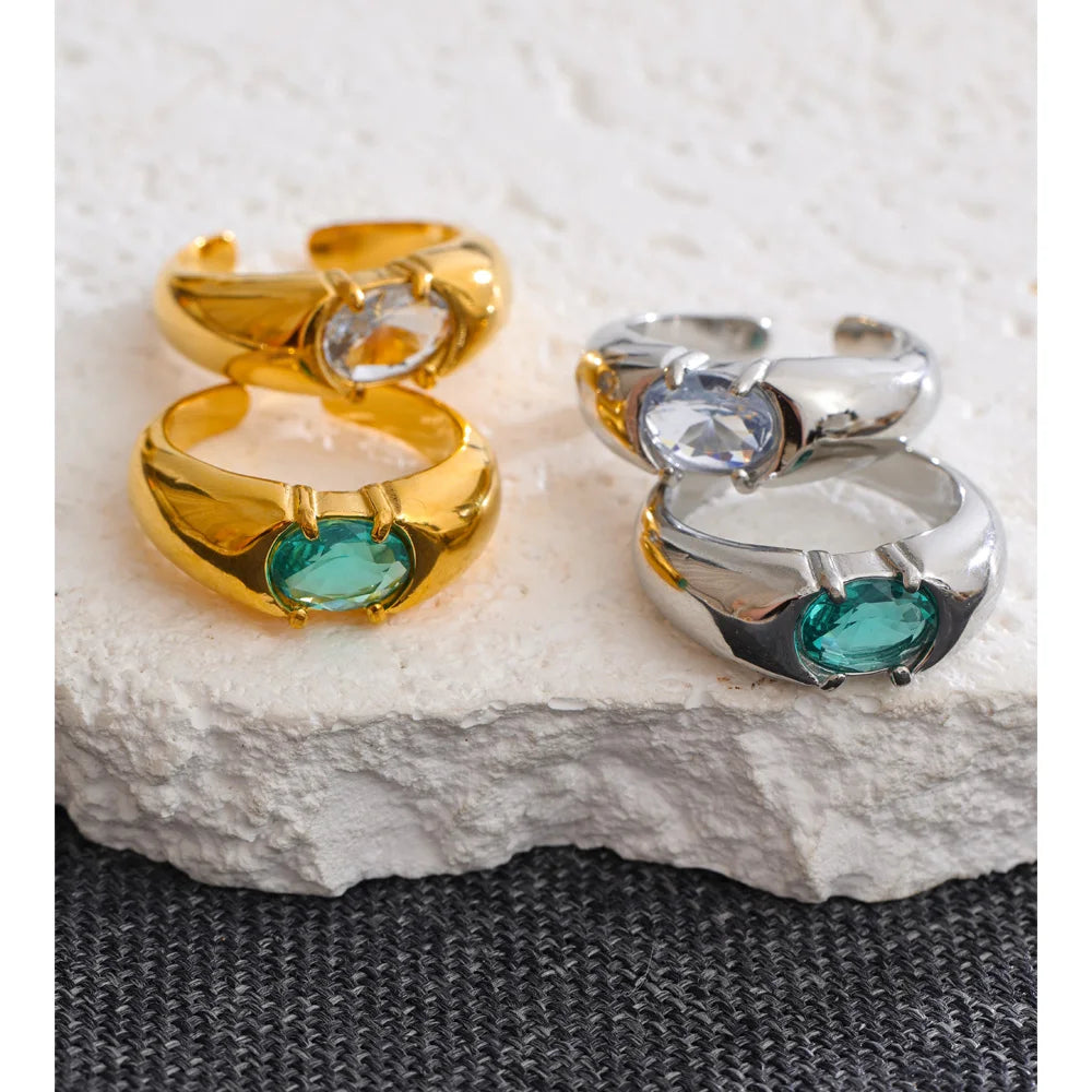 White cubic zirconia geometric ring in 18K gold-plated stainless steel with cubic zirconia.