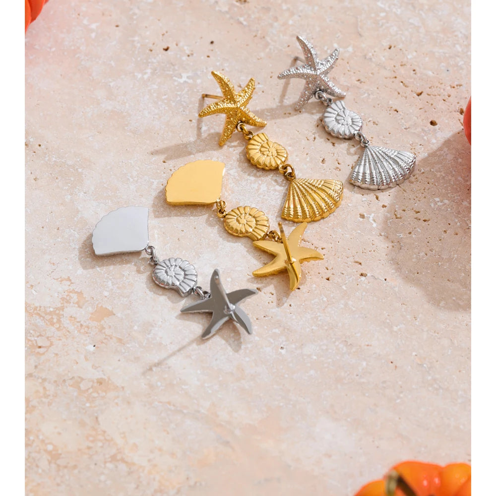 Shell star geometric earrings in gold-plated stainless steel with shell.