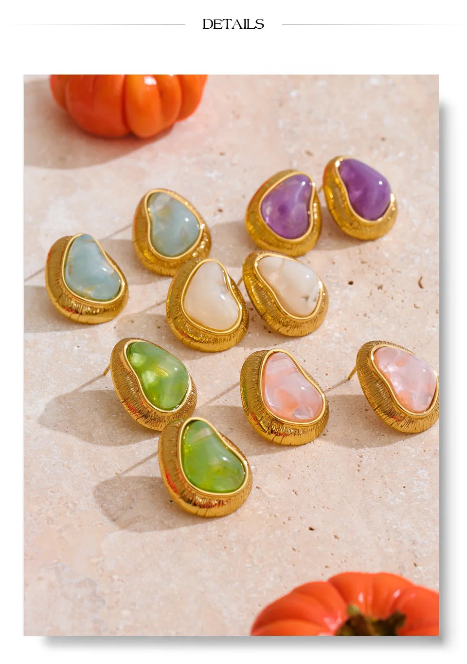 Resin acrylic heart earrings in gold-plated stainless steel with resin and acrylic.