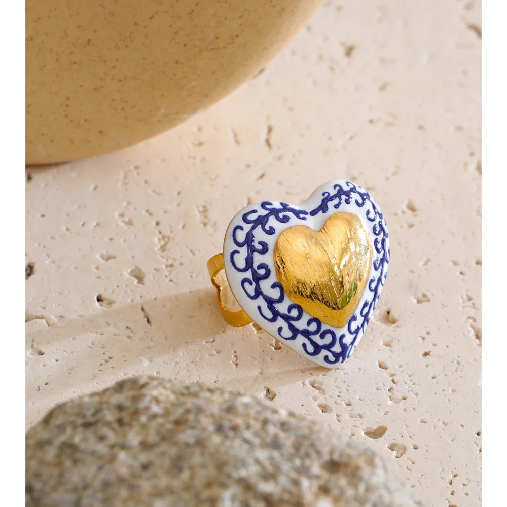 Heart ring in 18K gold-plated stainless steel.