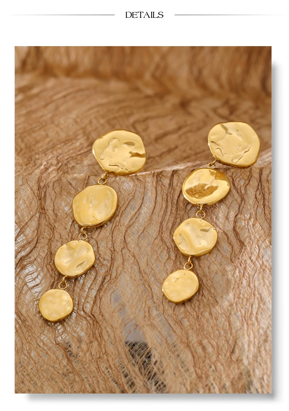 Geometric chain earrings in gold-plated stainless steel.