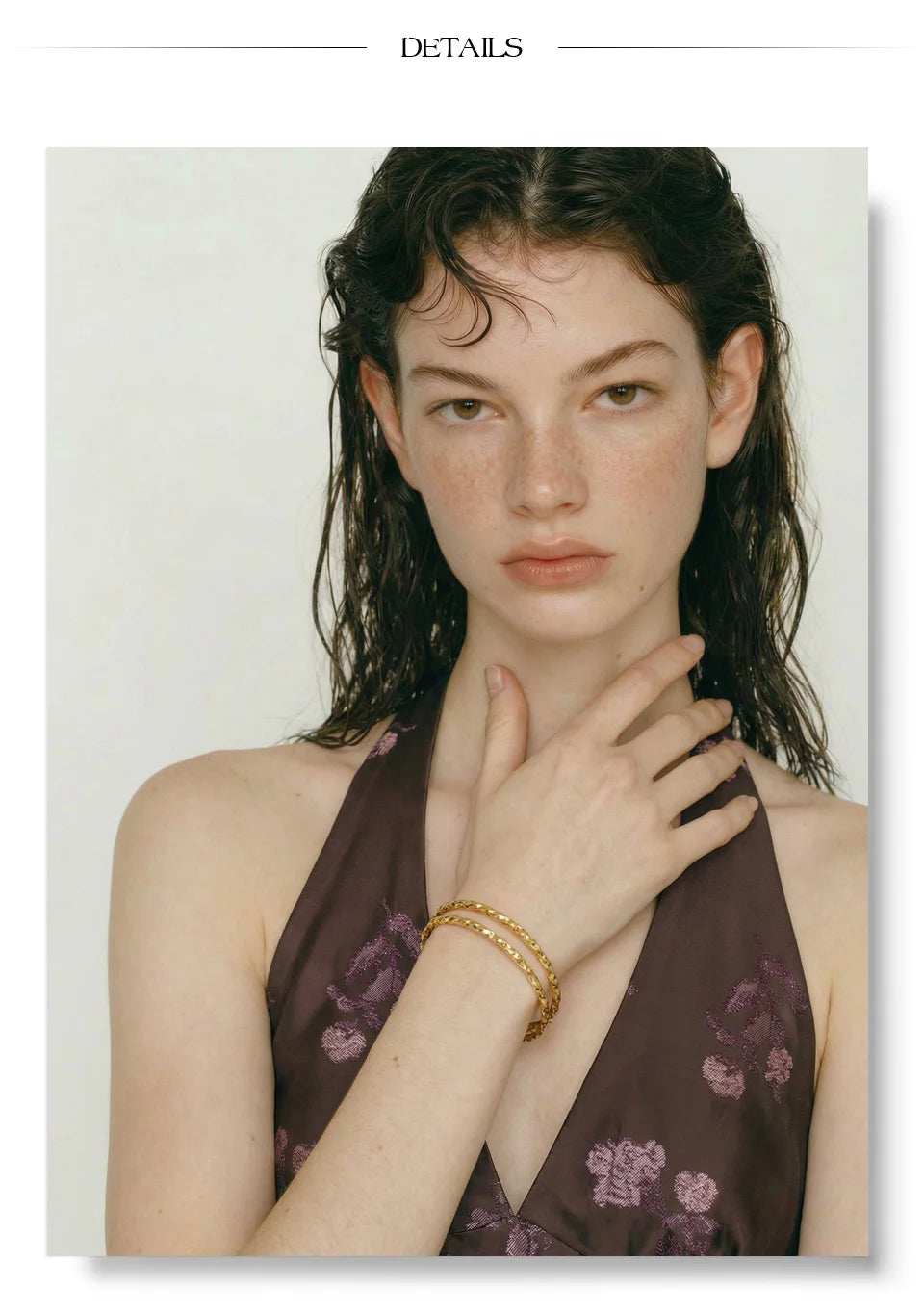 Geometric bracelet in gold-plated stainless steel.