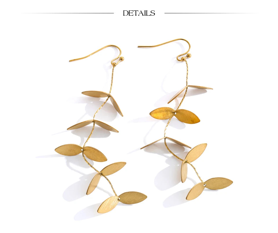 Vintage geometric earrings in gold-plated stainless steel.