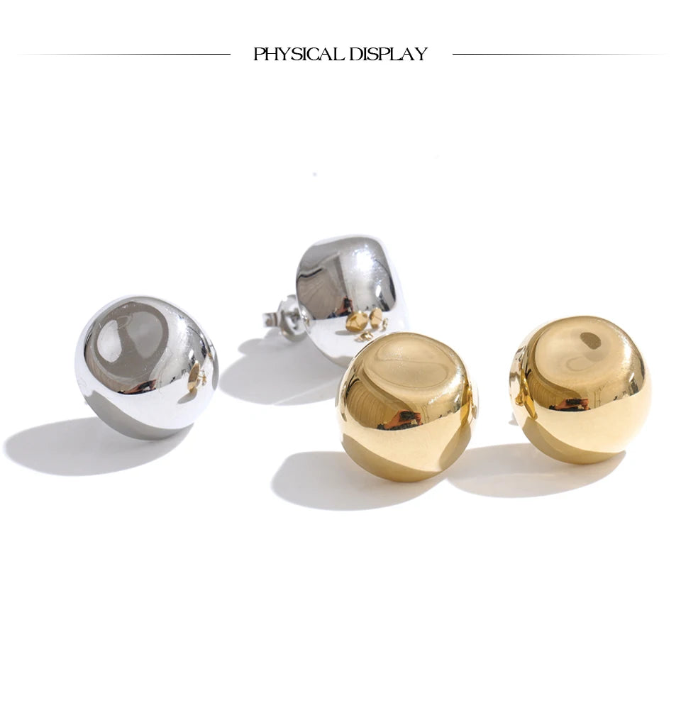 Geometric earrings in gold-plated stainless steel.