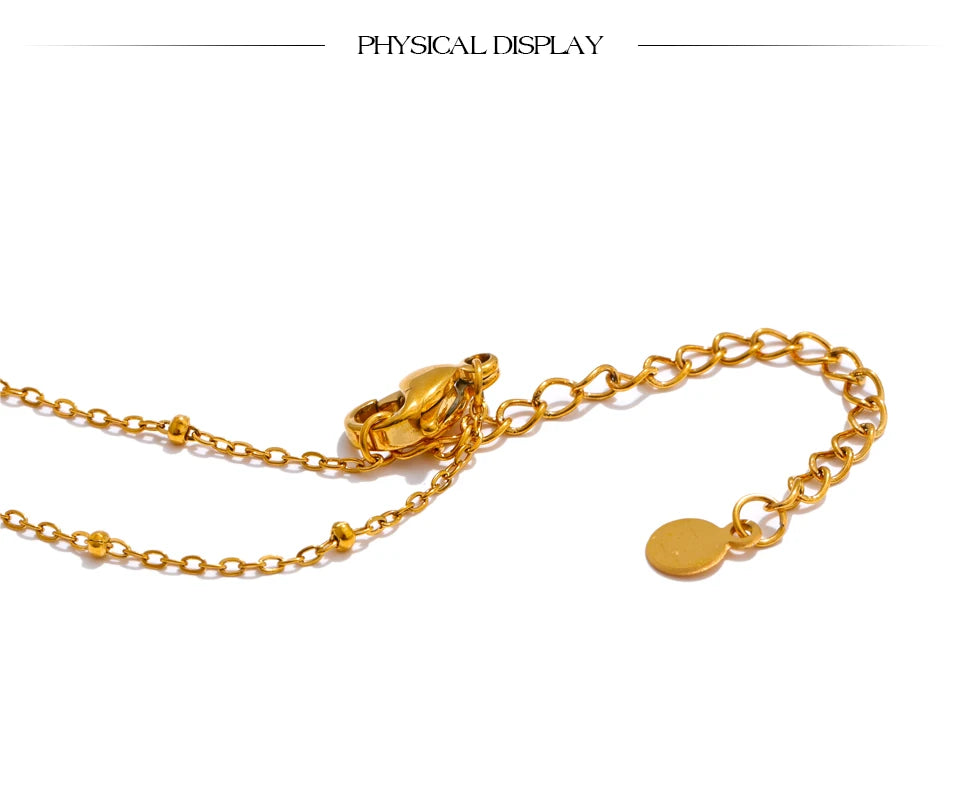 Natural stone heart geometric necklace in gold-plated stainless steel with natural stone.