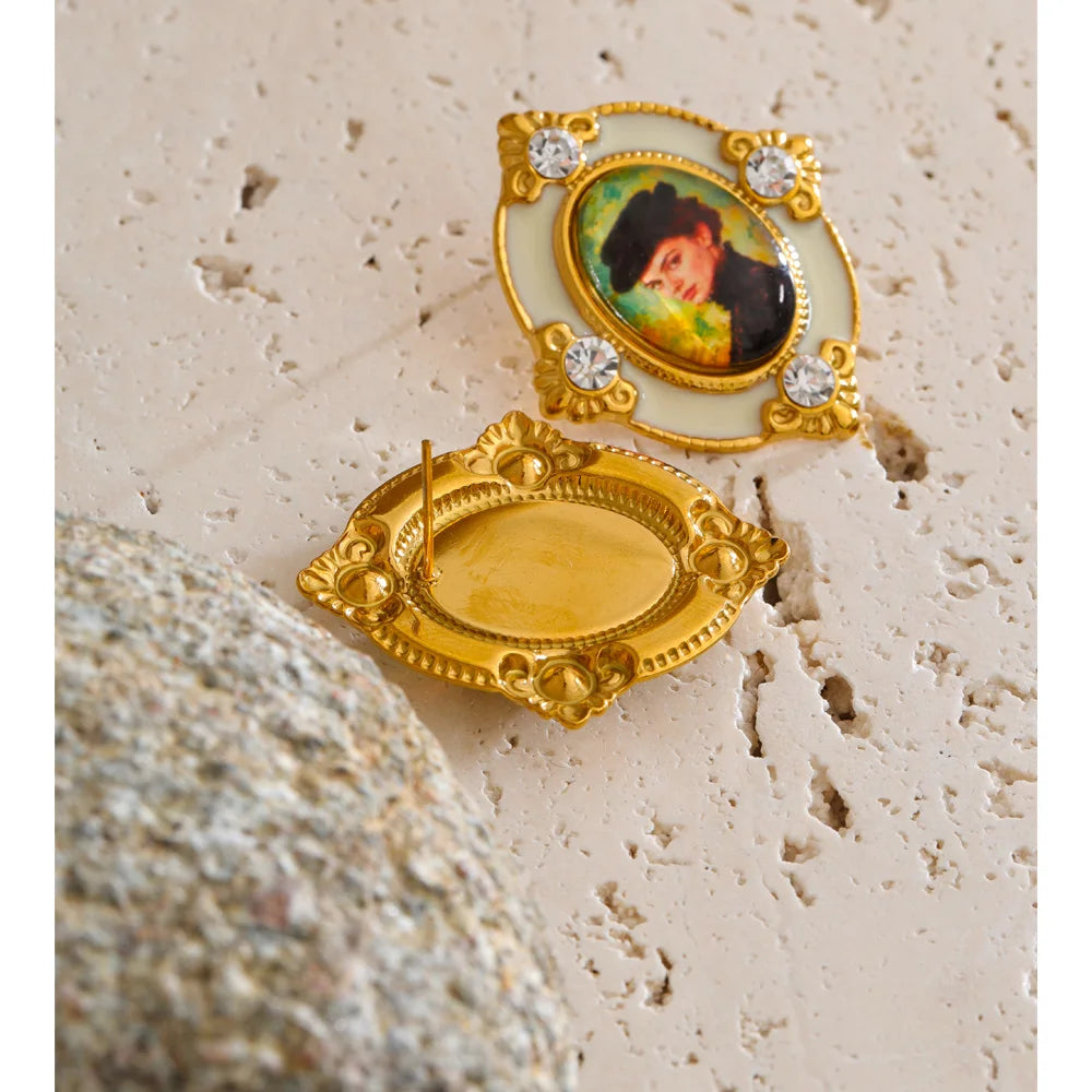 Resin crystal geometric earrings in gold-plated stainless steel with resin and crystal.