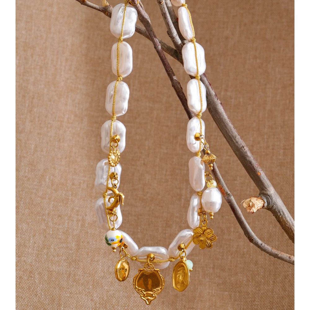 Pearl heart flower necklace in gold-plated stainless steel with pearl.