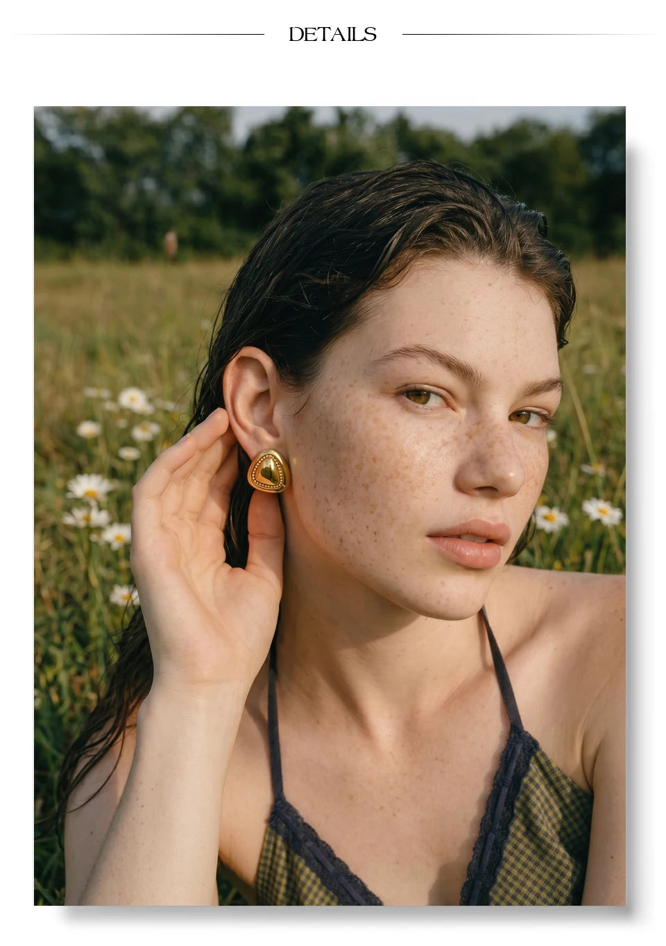 Geometric earrings in gold-plated stainless steel.