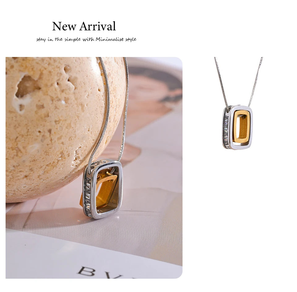 Geometric layered necklace in gold-plated 316L stainless steel.