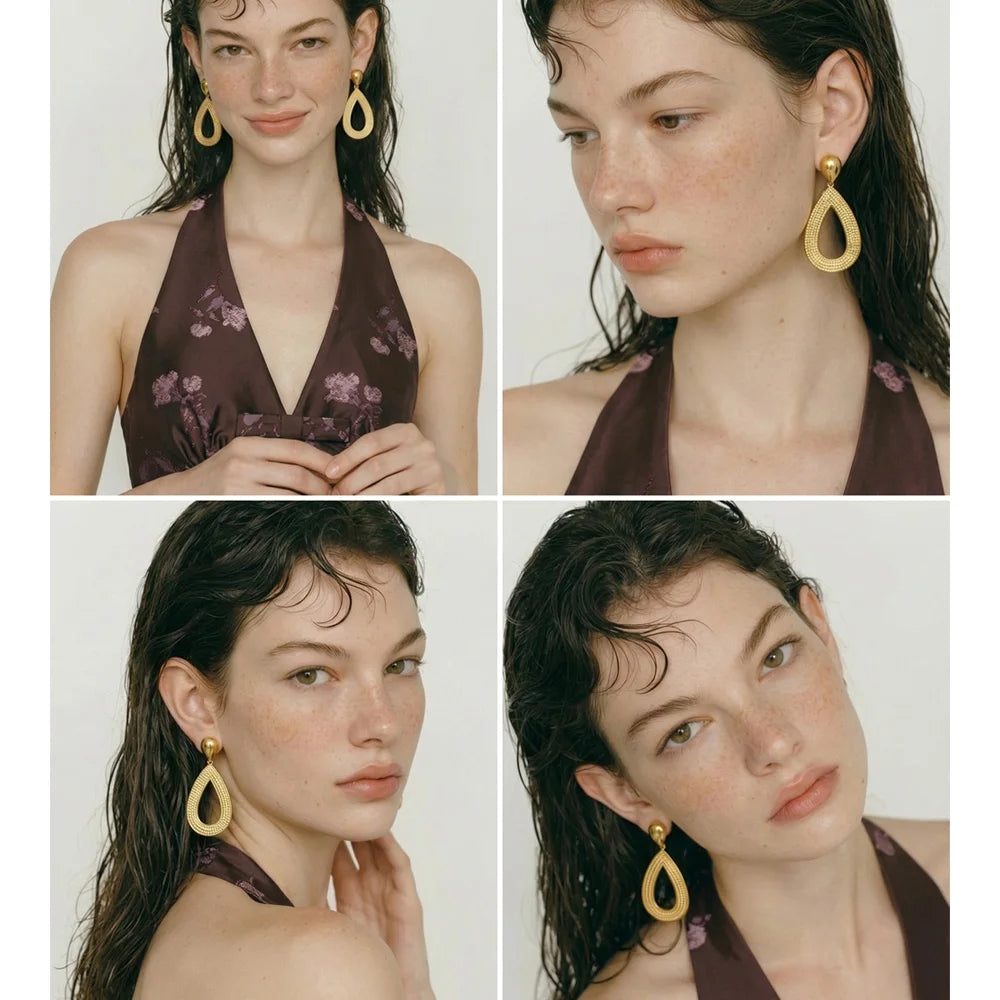 Geometric earrings in gold-plated stainless steel.