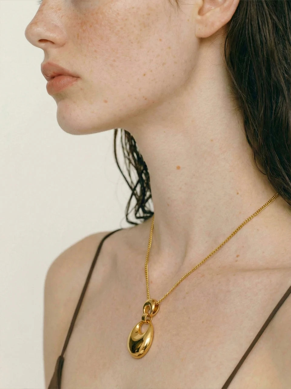 Geometric necklace in gold-plated stainless steel.