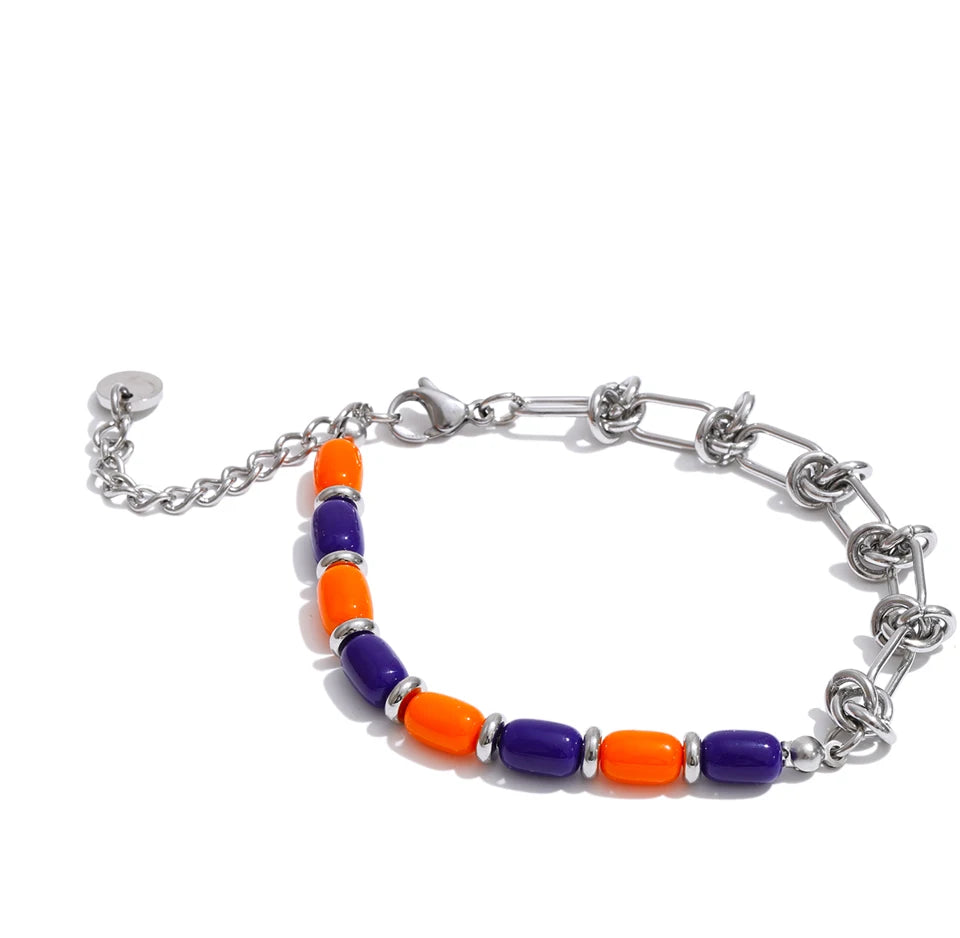 Resin geometric chain necklace in gold-plated stainless steel with resin.