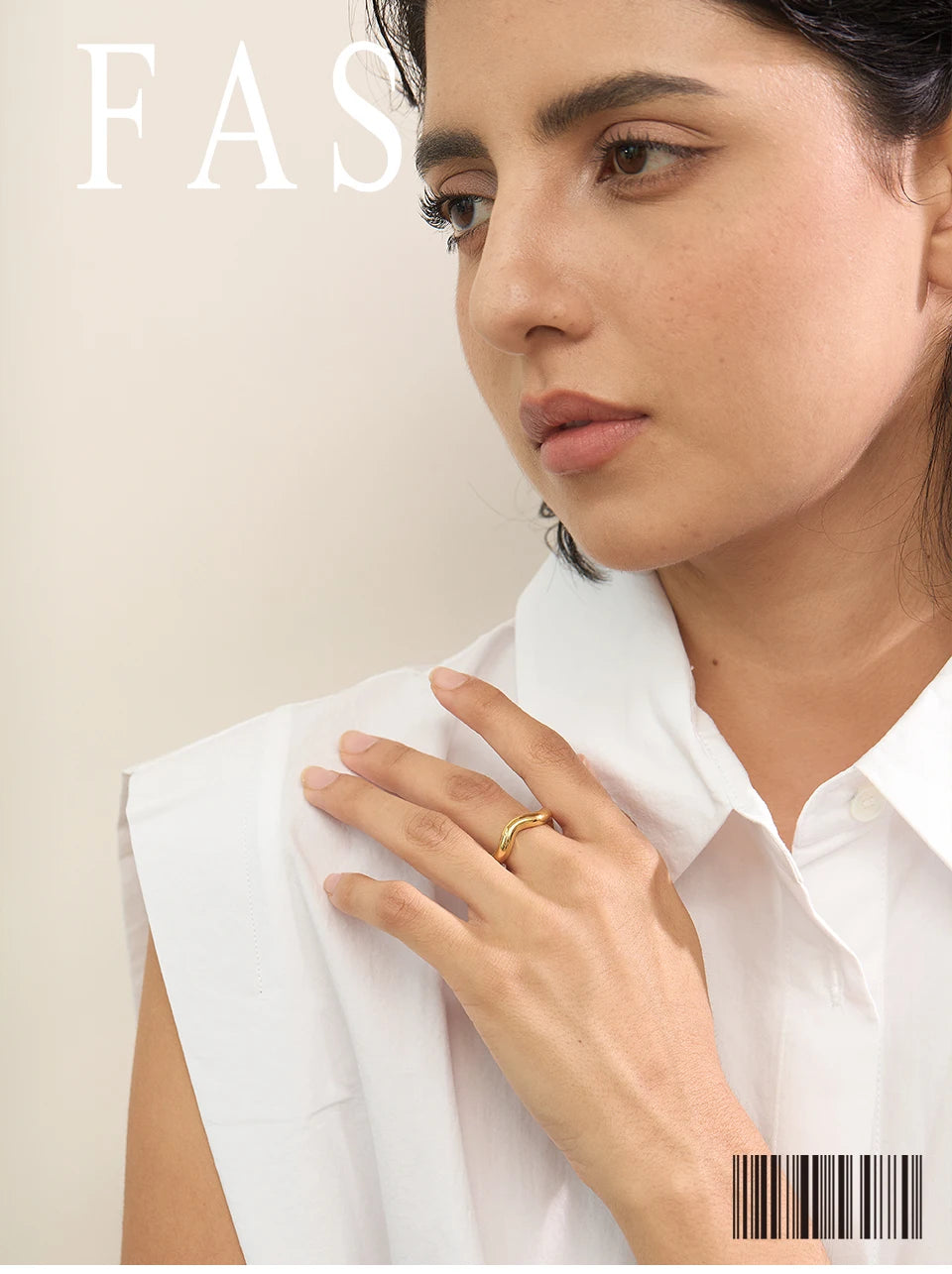Geometric ring in 18K gold-plated stainless steel.