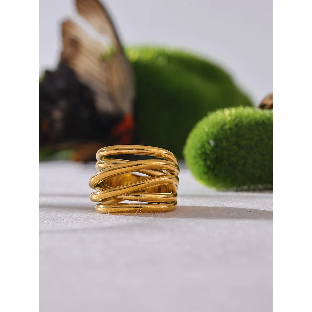 Geometric ring in 18K gold-plated stainless steel.