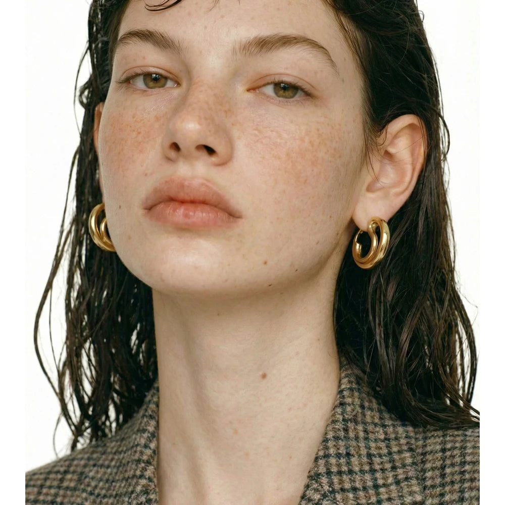 Geometric earrings in gold-plated stainless steel.