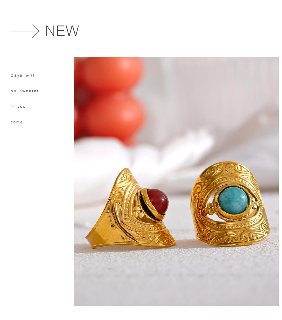 Red natural stone vintage ring in gold-plated stainless steel with natural stone.