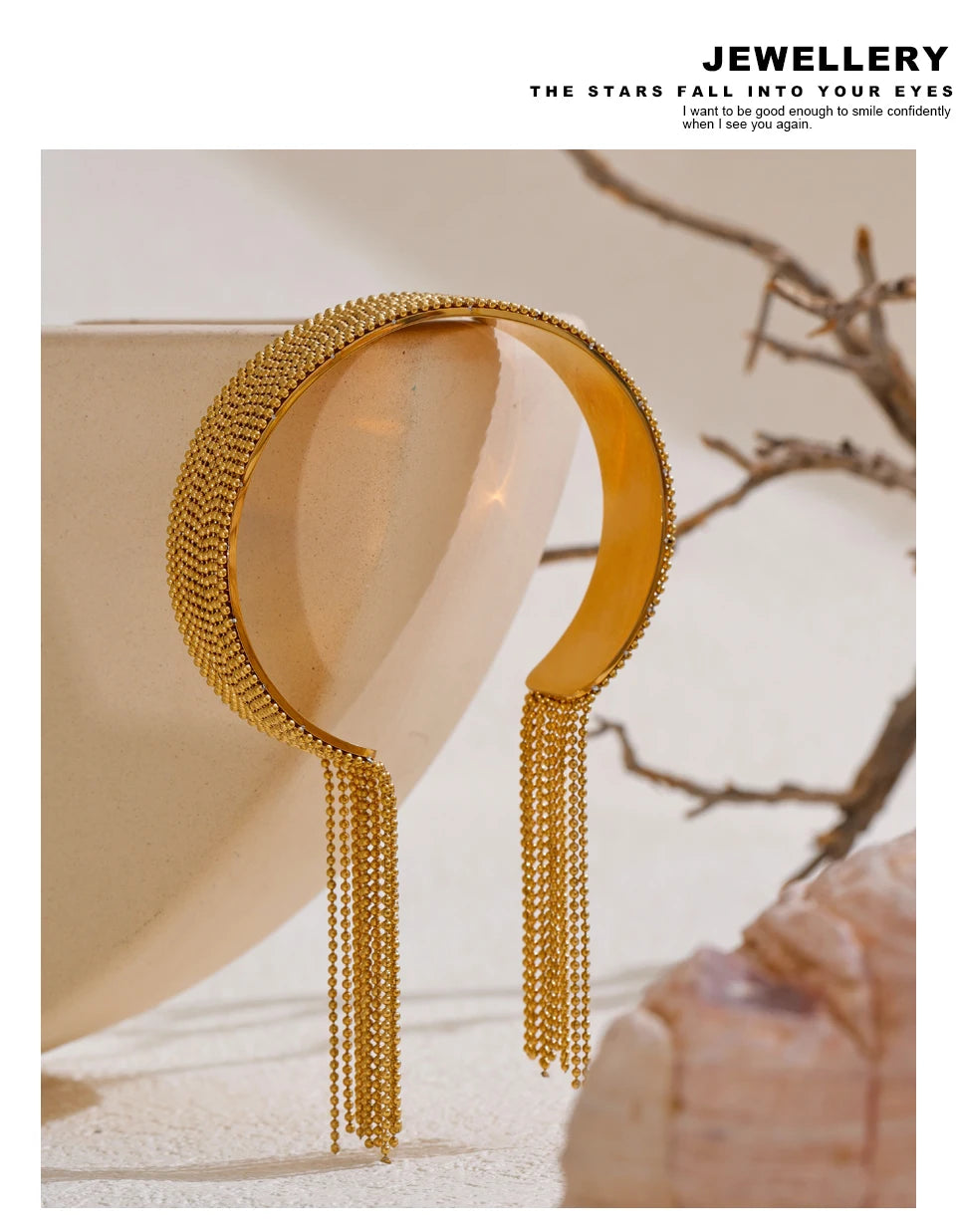 Geometric chain necklace in gold-plated stainless steel.