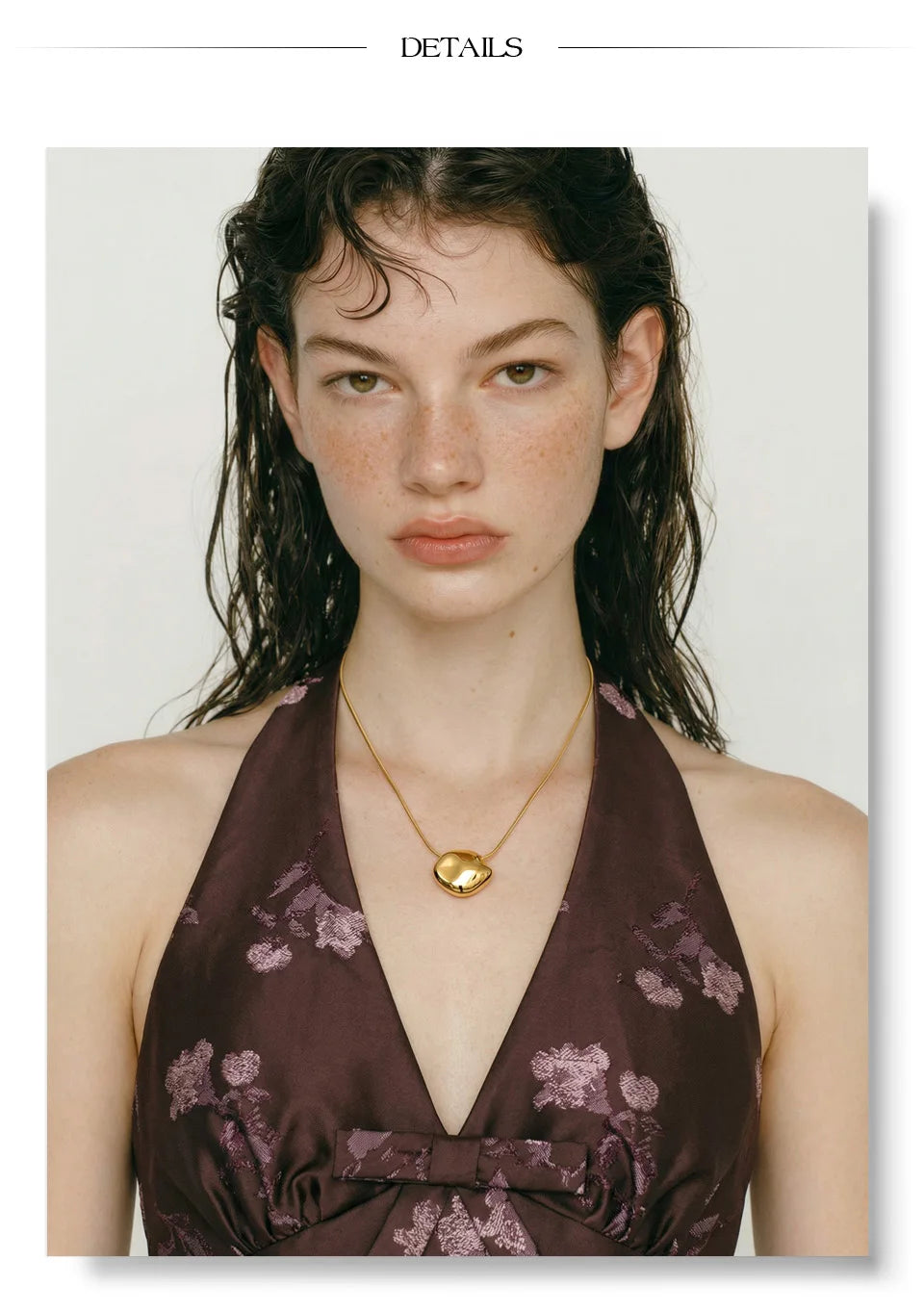 Geometric necklace in gold-plated stainless steel.