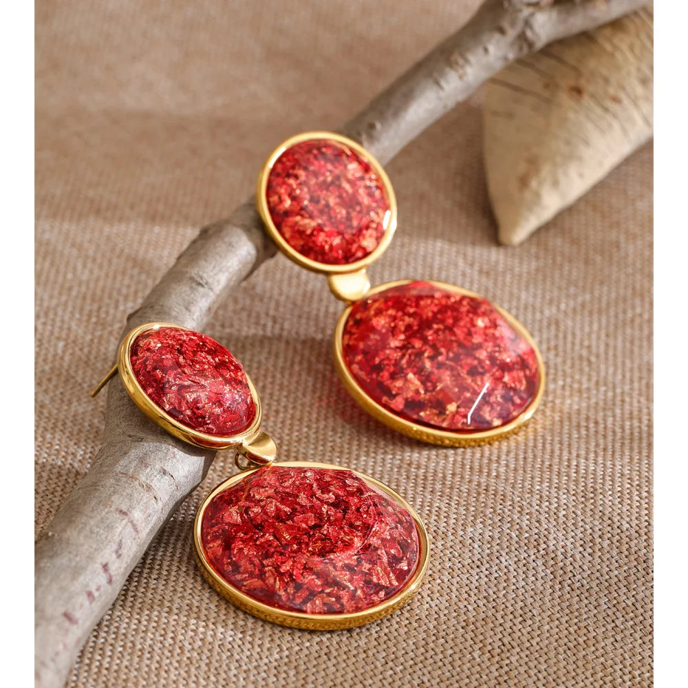 Resin geometric earrings in gold-plated stainless steel with resin.