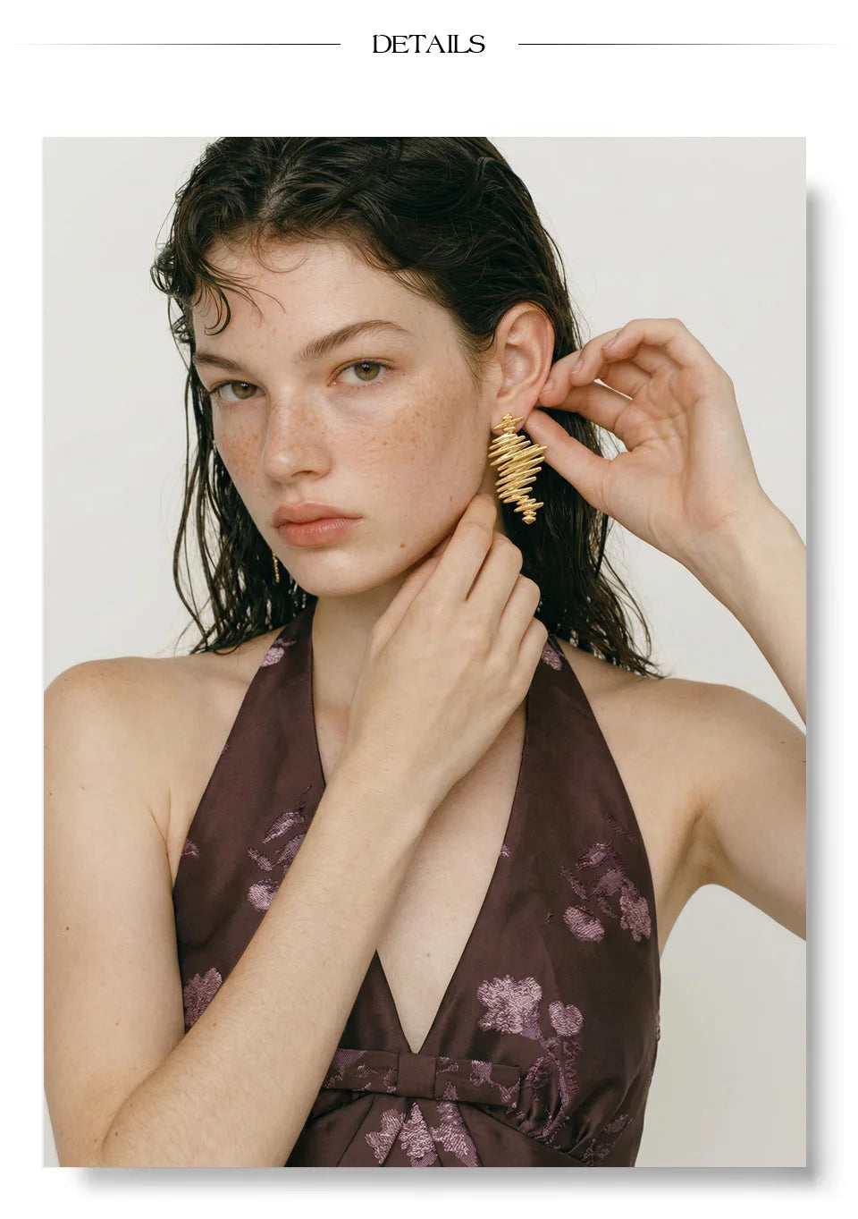 Geometric earrings in gold-plated stainless steel.