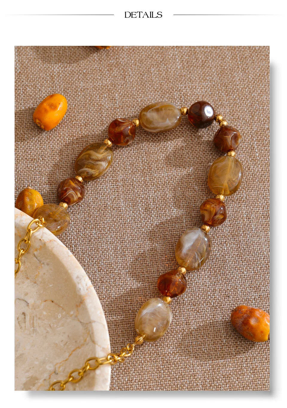 Resin beaded geometric necklace in gold-plated stainless steel with resin.