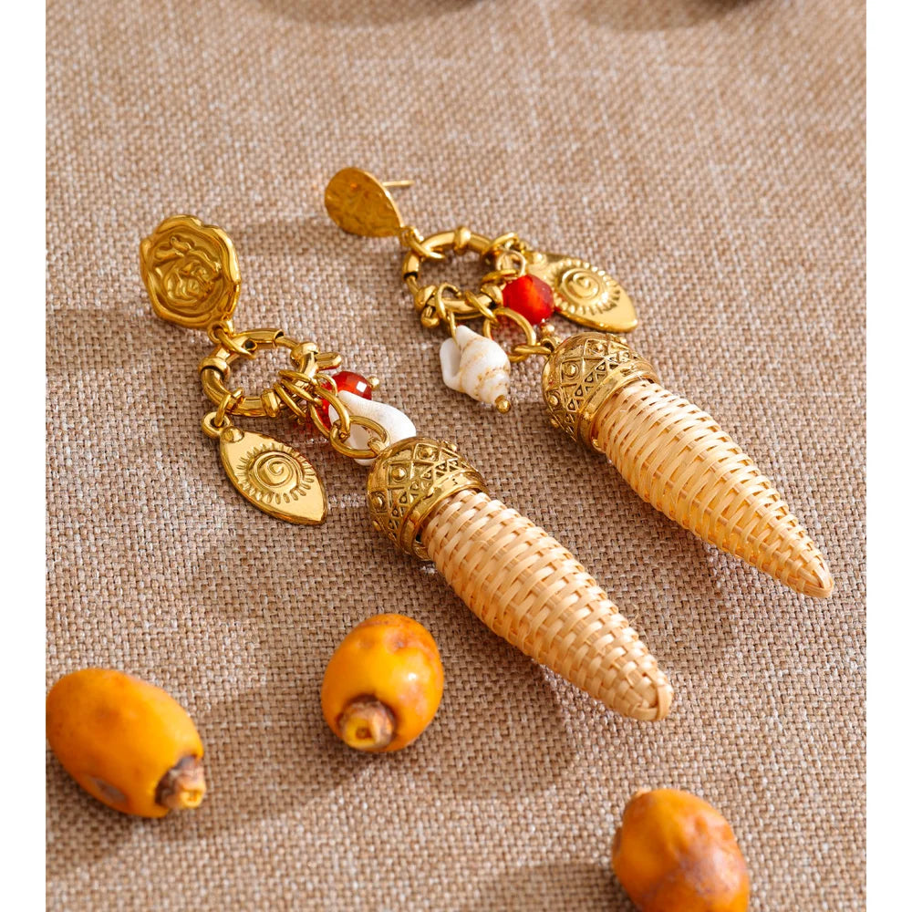 Geometric earrings in gold-plated stainless steel.
