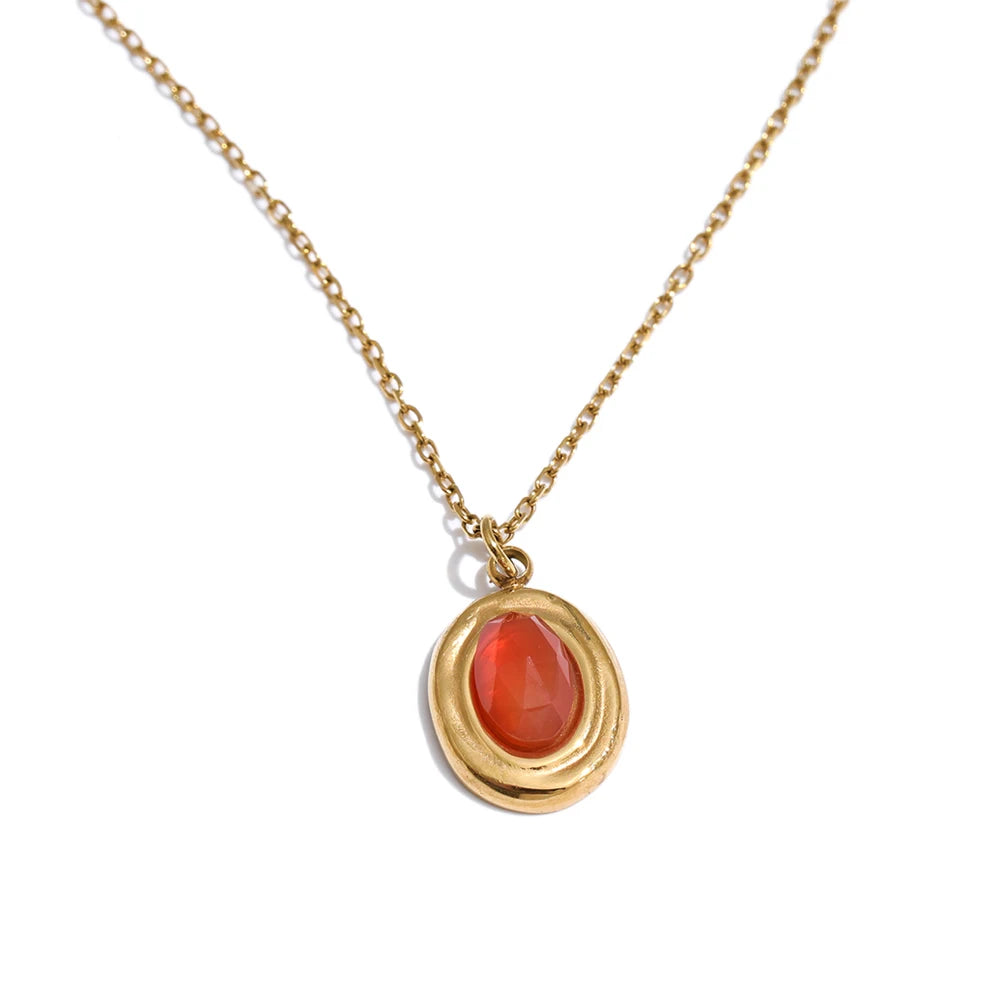 Natural stone geometric necklace in gold-plated stainless steel with natural stone.
