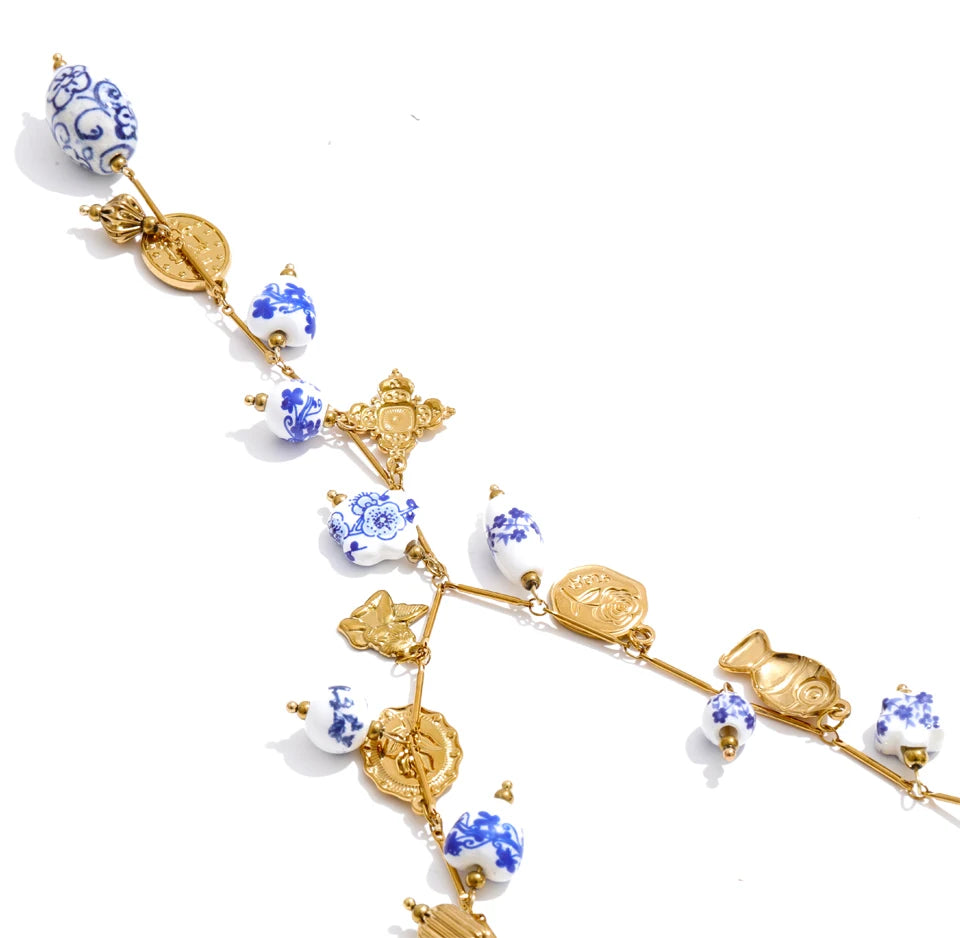 Heart flower necklace in gold-plated stainless steel.