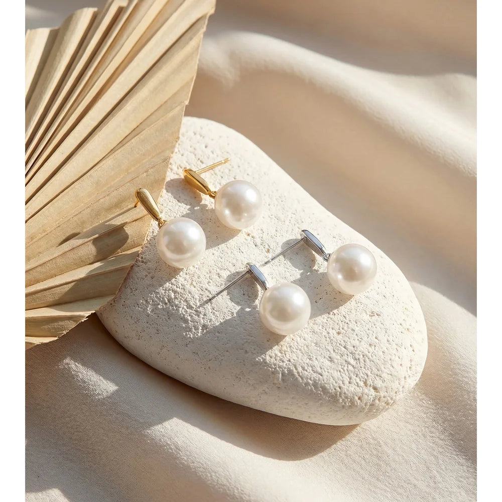 Pearl geometric earrings in gold-plated stainless steel with pearl.