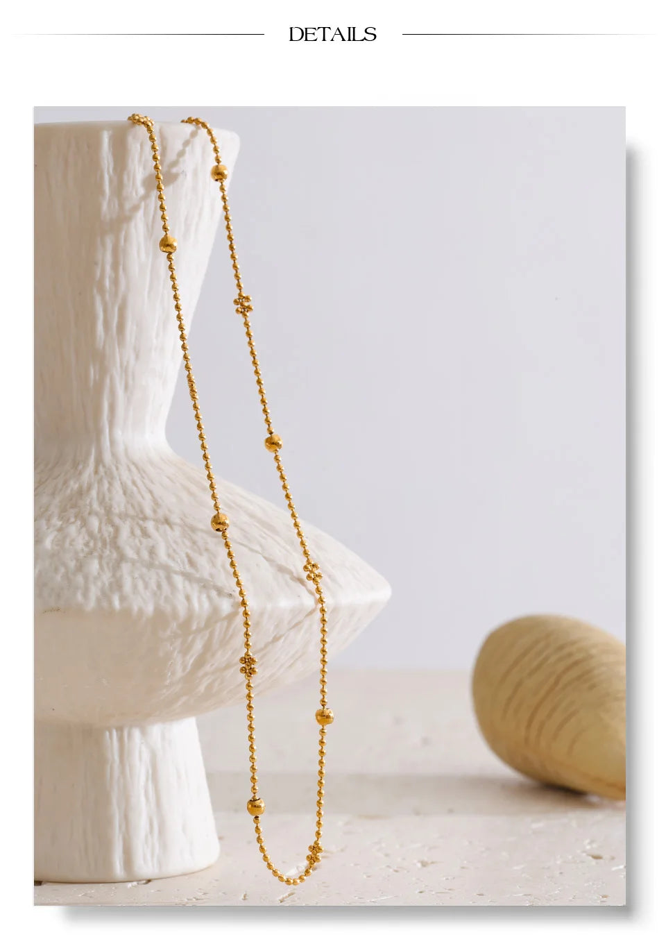 Geometric chain necklace in gold-plated stainless steel.