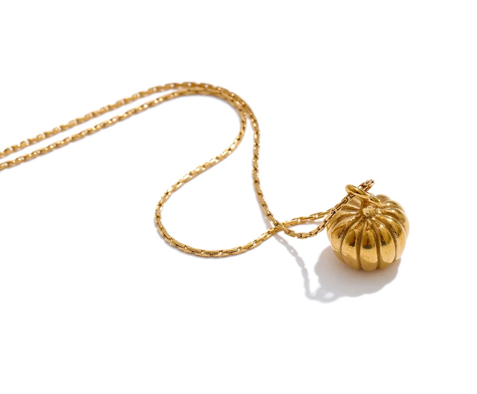 Geometric necklace in gold-plated stainless steel.
