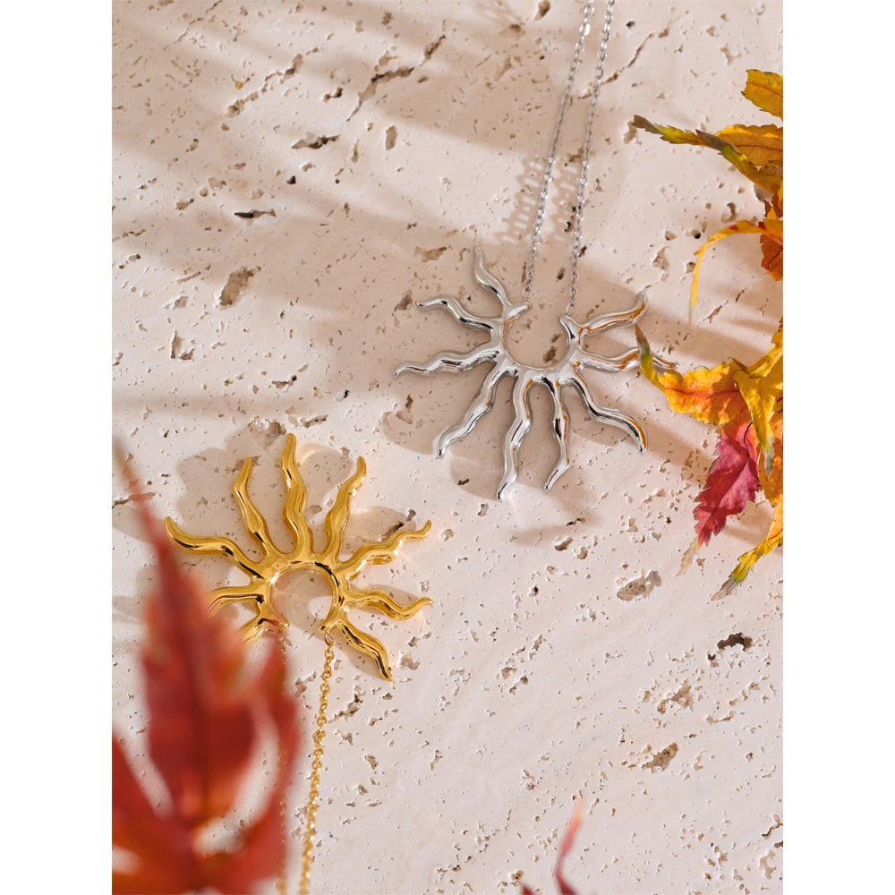 Sun geometric necklace in gold-plated stainless steel.