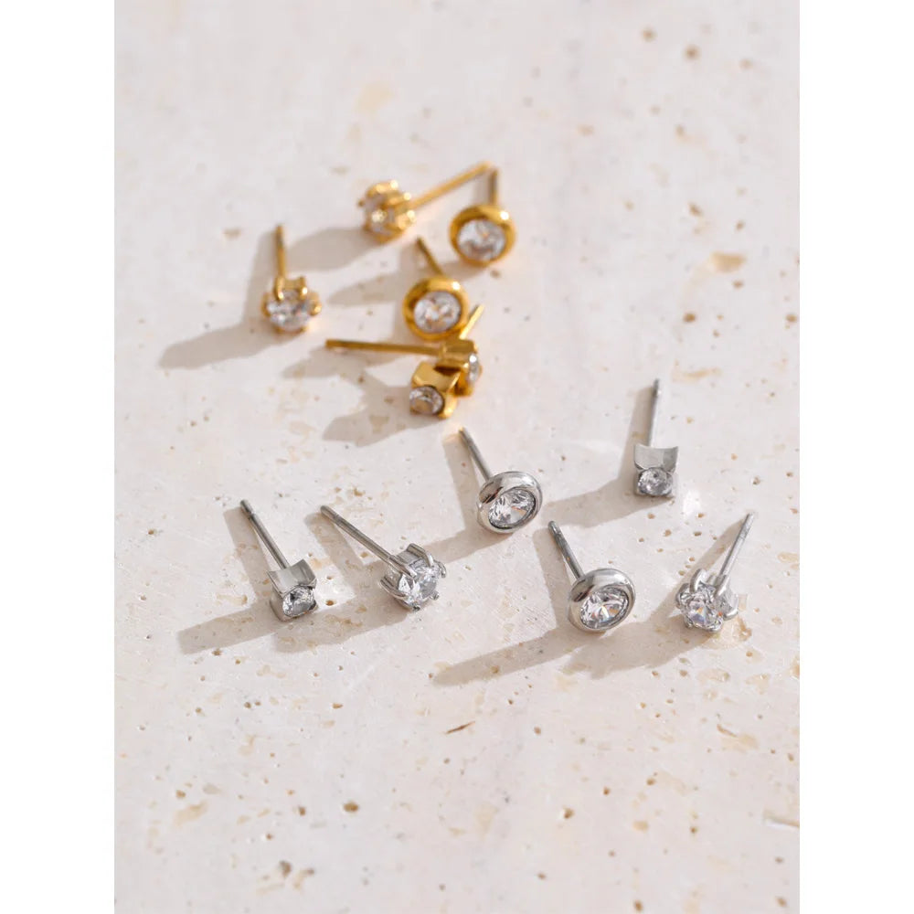 Cubic zirconia geometric earrings in gold-plated stainless steel with cubic zirconia.