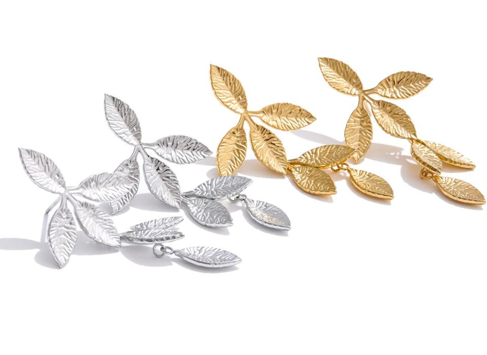 Geometric earrings in gold-plated stainless steel.