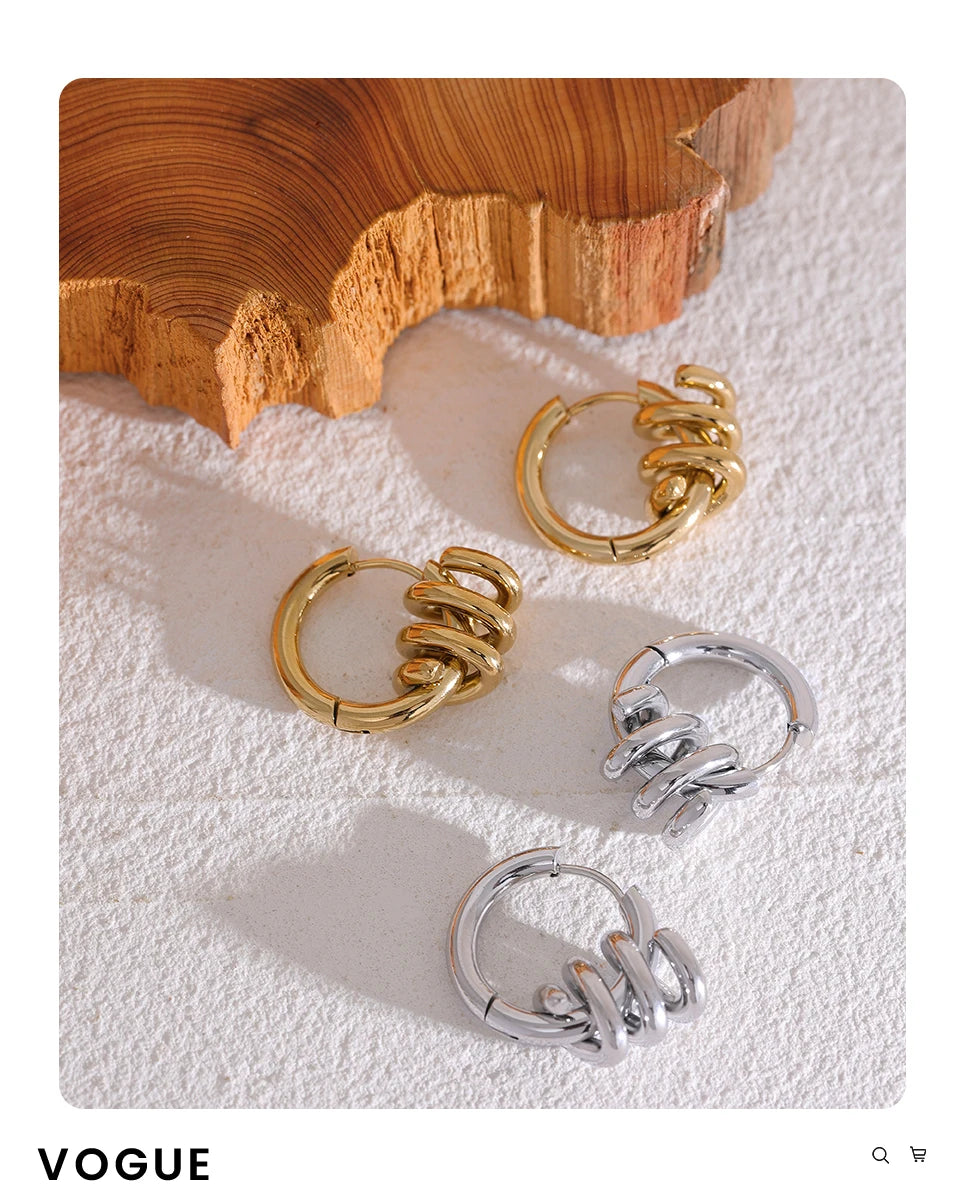 Geometric earrings in gold-plated stainless steel.