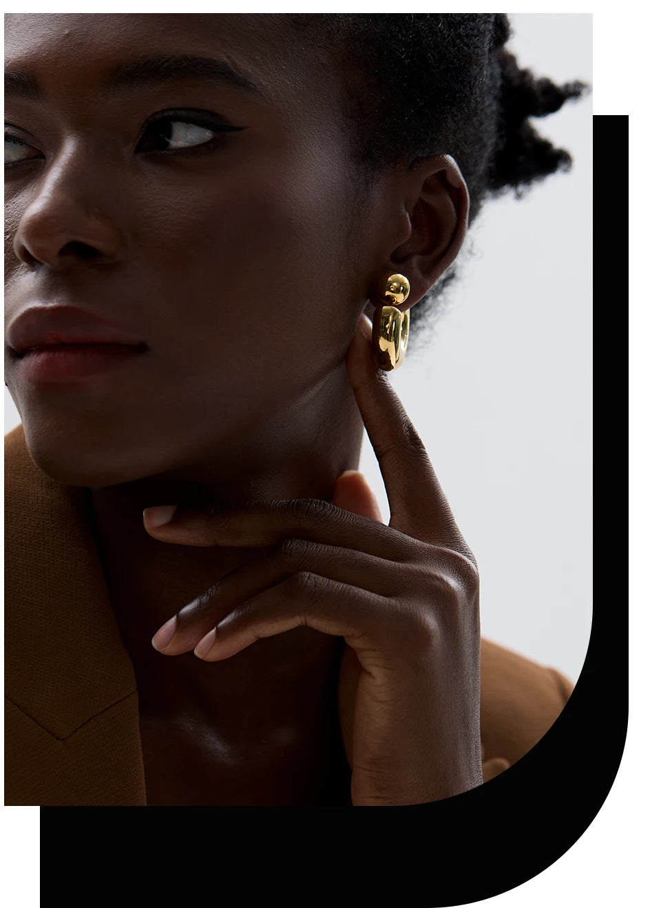 Geometric earrings in gold-plated stainless steel.
