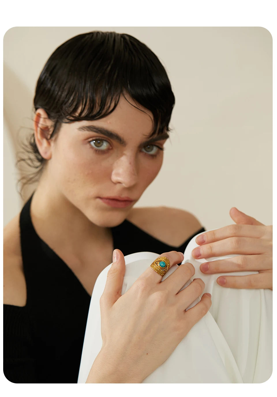 Red natural stone vintage ring in gold-plated stainless steel with natural stone.