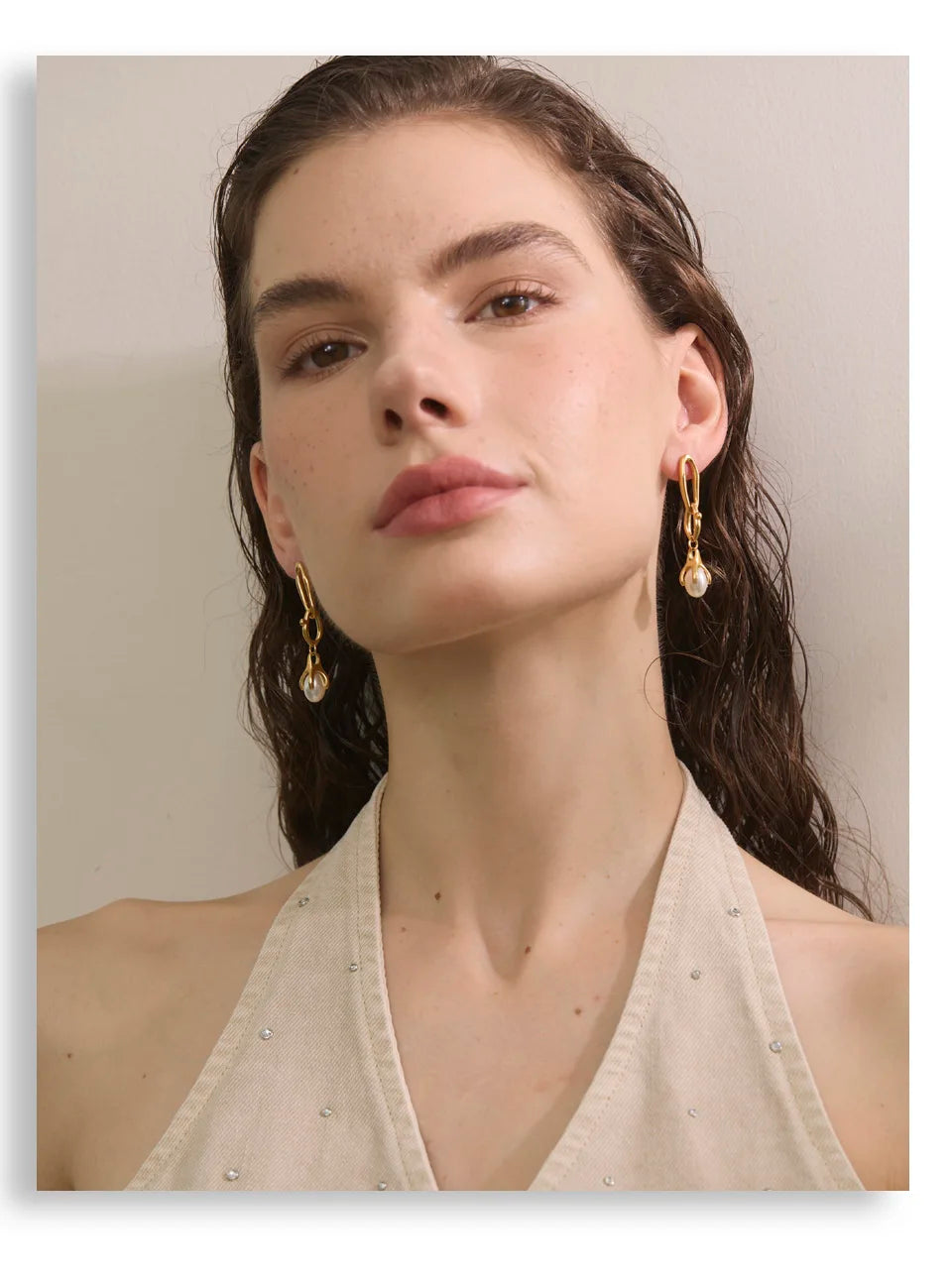 Pearl geometric earrings in gold-plated stainless steel with pearl.