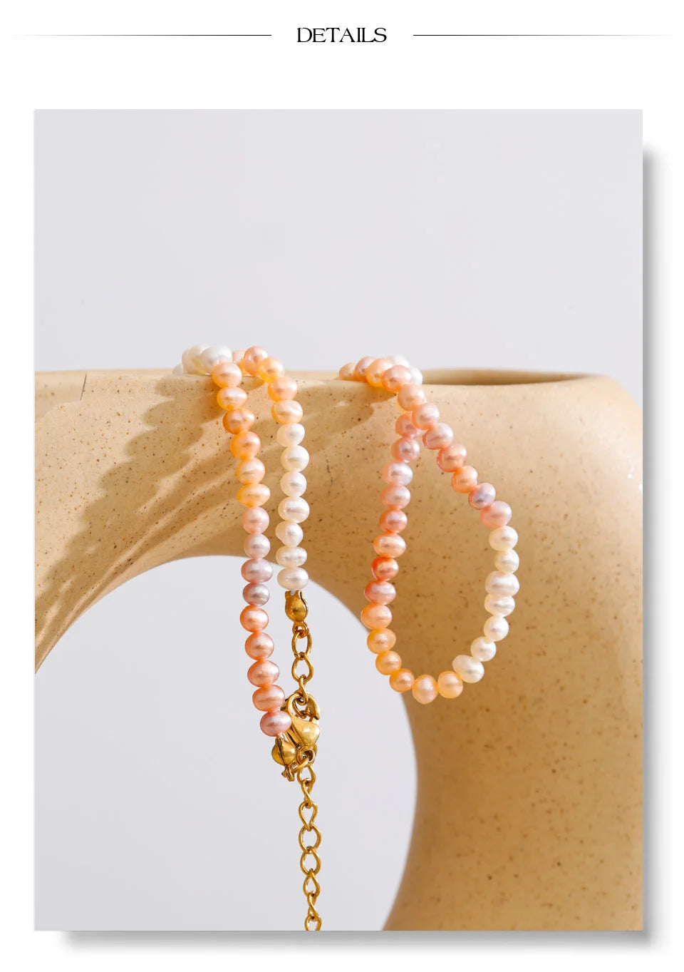 Freshwater pearl geometric necklace in gold-plated stainless steel with freshwater pearl.